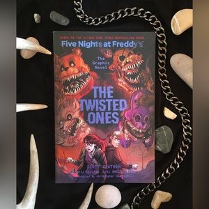 Five Night’s at Freddy’s The Graphic Novel - The Twisted Ones - Paperback